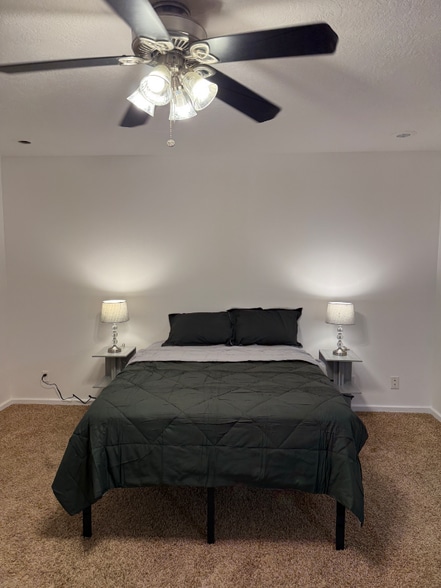 Building Photo - 1319 W Hasket Cir