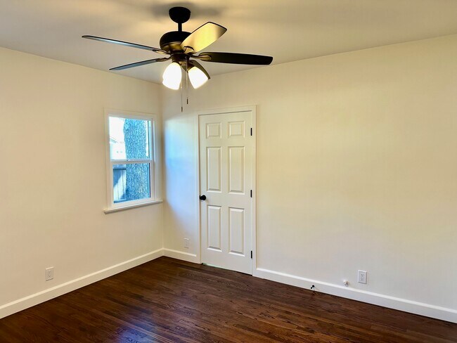 Building Photo - 7360 Hesperia Ave