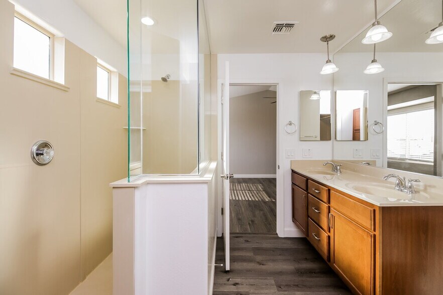 Building Photo - 5019 E Iolite St