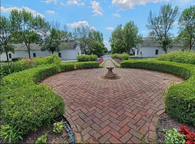 Building Photo - 7016 Old Bridge Ln E