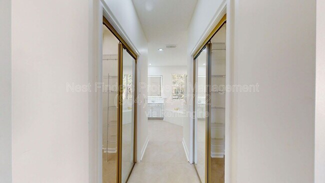 Building Photo - 10061 Vineyard Lake Rd E