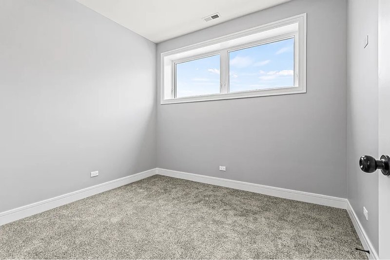 Building Photo - 4827 S St Lawrence Ave