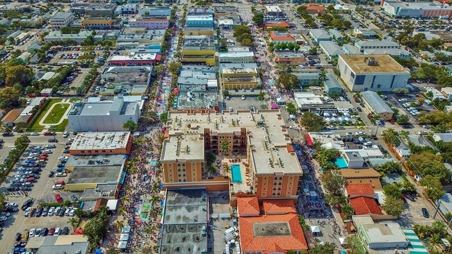 Building Photo - 511 Lucerne Ave