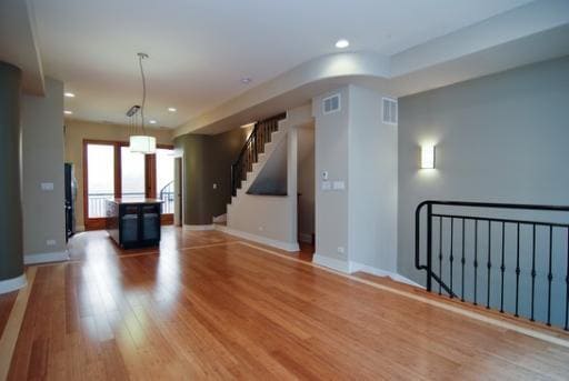 Building Photo - 918 W Van Buren St