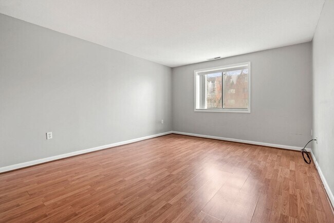 Building Photo - 12 9th St