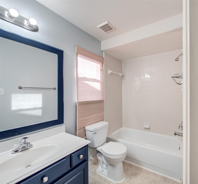 Building Photo - 13215 Sleepy Creek Meadows