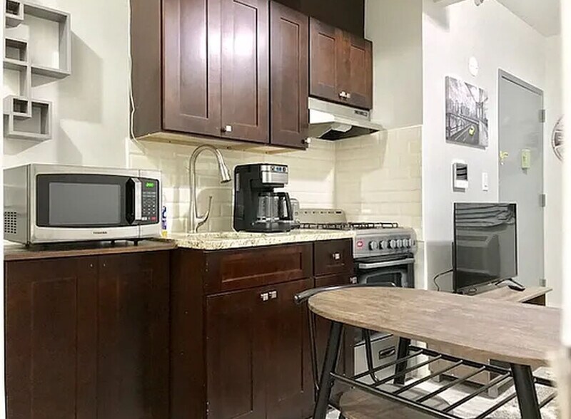 Building Photo - 556 W 161st St