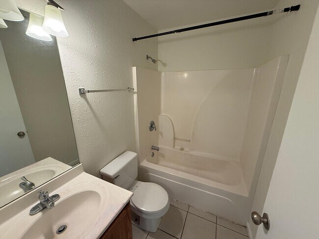 Building Photo - 1417 Raleigh Dr