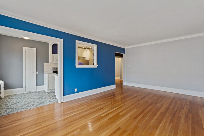 Building Photo - 321 Boylston Ave E