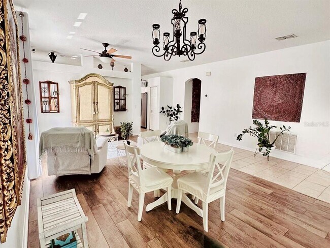 Building Photo - 24900 Oakhaven Ct