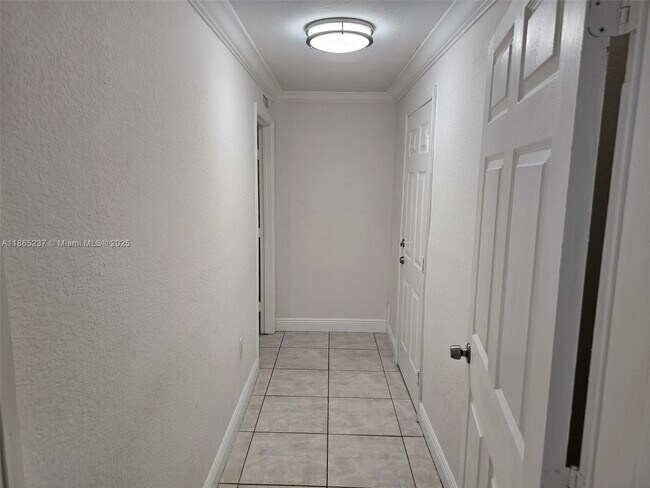 Building Photo - 651 SW 66th Ave