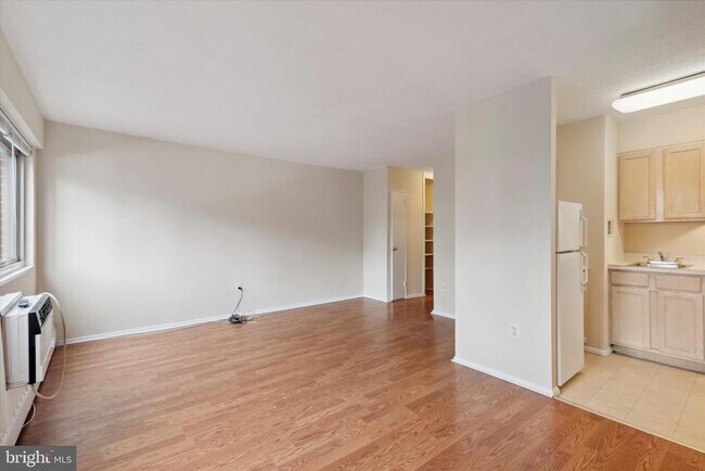 Building Photo - 2101-17 Chestnut St