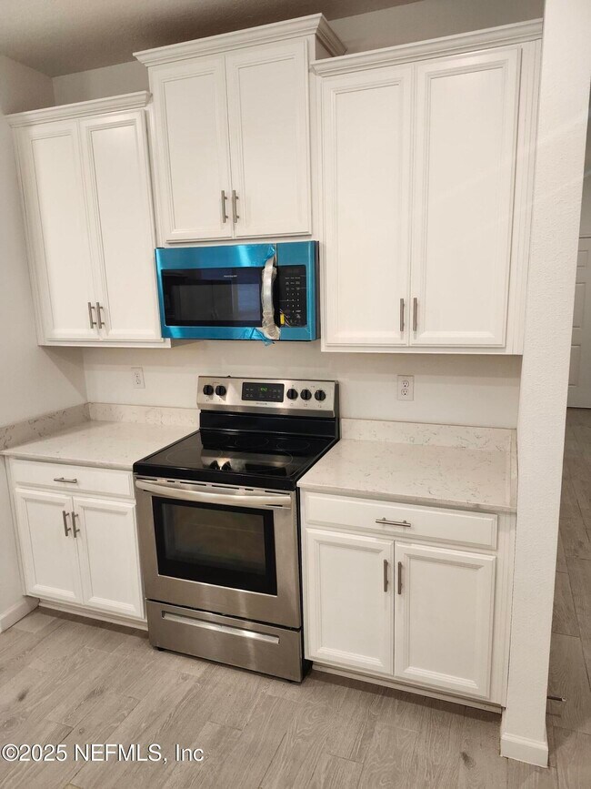 Building Photo - 607 Lake Sinclair St