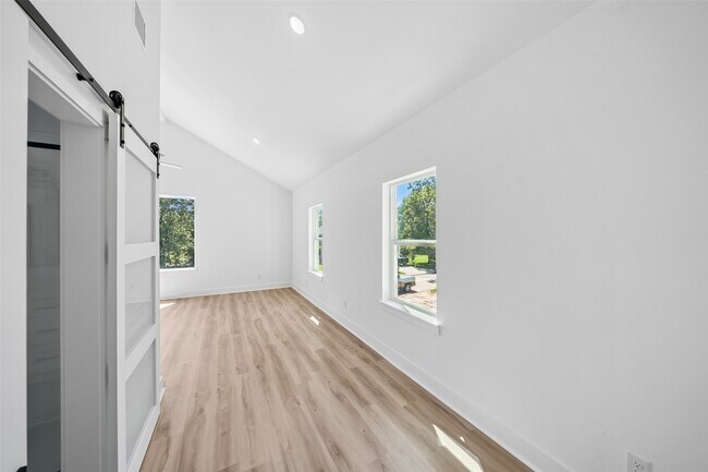 Building Photo - 23 Presidio Rd