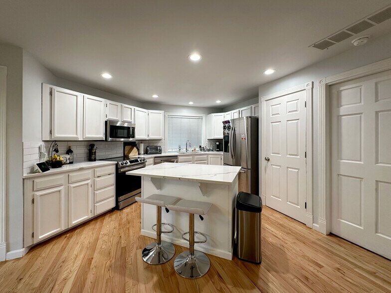 Designer Kitchen - 34426 10th Ave SW
