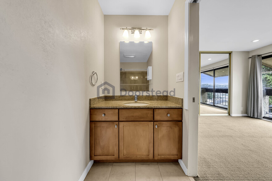 Building Photo - 641 Stonegate Dr