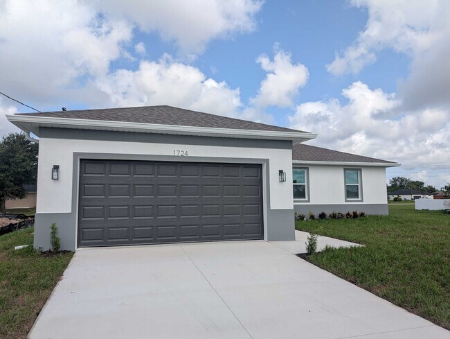 Building Photo - 1724 NW 24th Ave