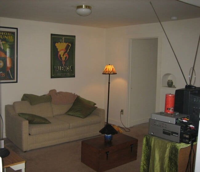 Building Photo - Cozy, Pet-Friendly 2BR Apartment Near Downtown Middleton