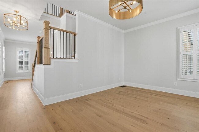 Building Photo - 1254 Six Sisters St