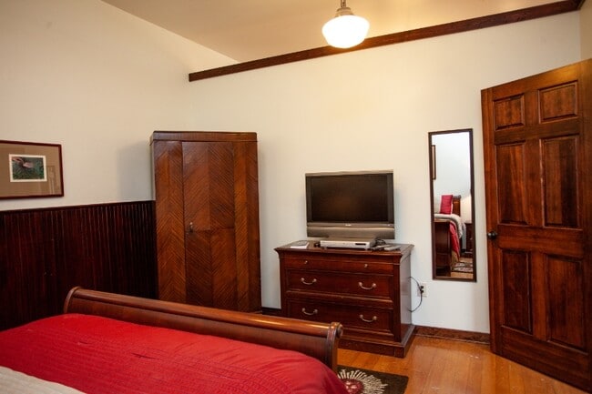 Building Photo - 119 S Main St