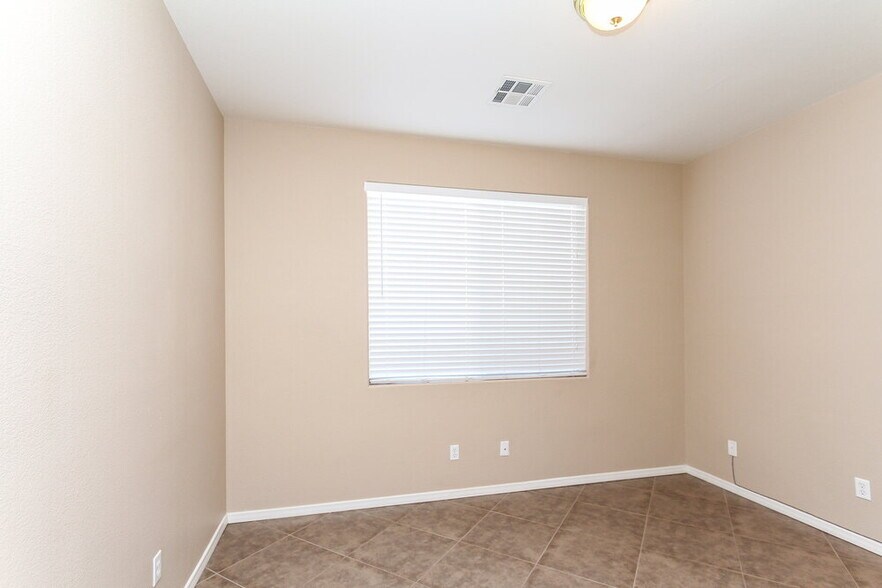 Building Photo - 2422 Predera Ave