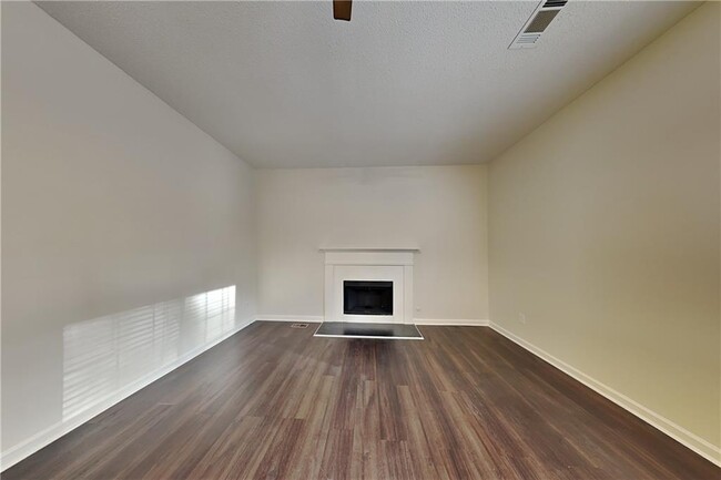 Building Photo - 7045 Treeline Dr