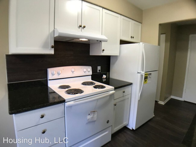 Building Photo - 795 6th St E