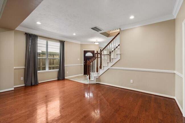 Building Photo - 4223 Rose St