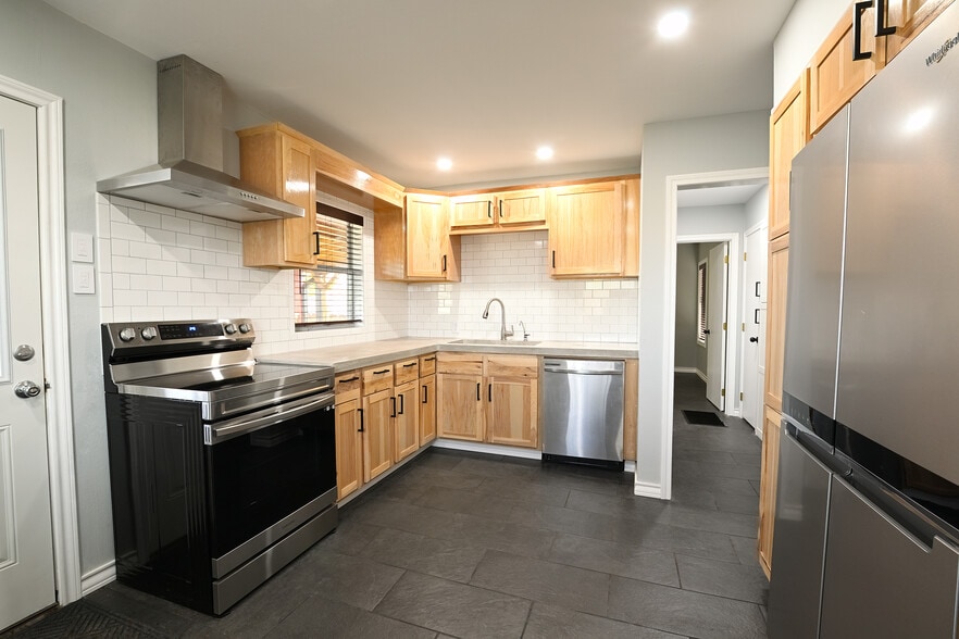 Building Photo - 1502 McCaulley St