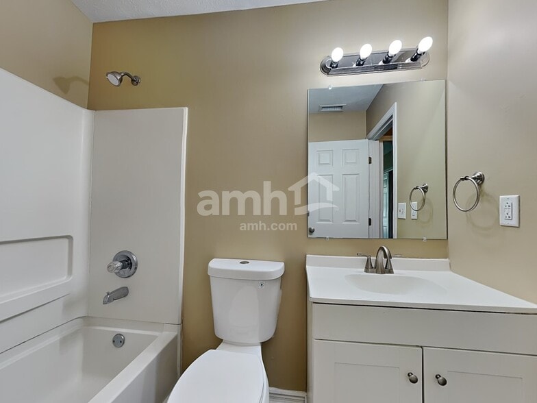 Building Photo - 19 Pond Ln