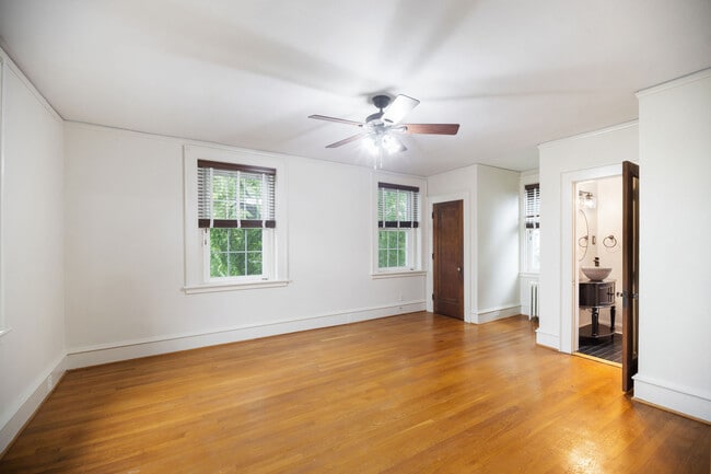 Building Photo - 821 Brandon Ave