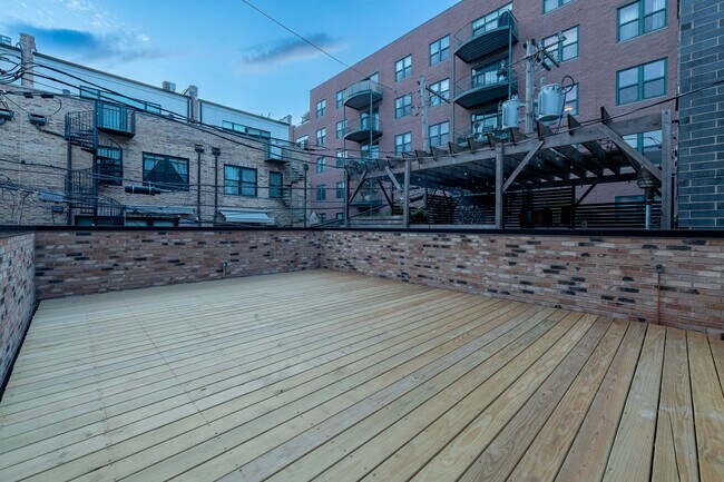 Building Photo - 28 N Throop St