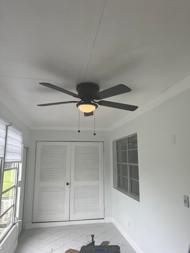 Building Photo - 131 Lake Olive Dr