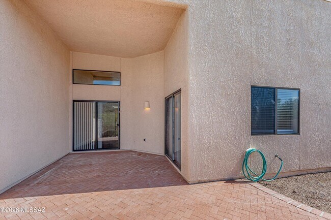 Building Photo - 4992 N Valle Rd