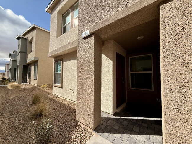 Building Photo - 3 BED 2.5 BATH 2 CAR GARAGE TOWNHOUSE W/ LOFT FOR RENT!!!