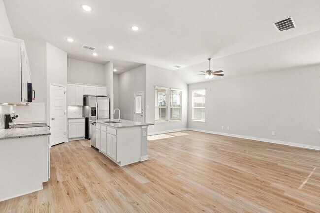 Building Photo - 707 Staglin St