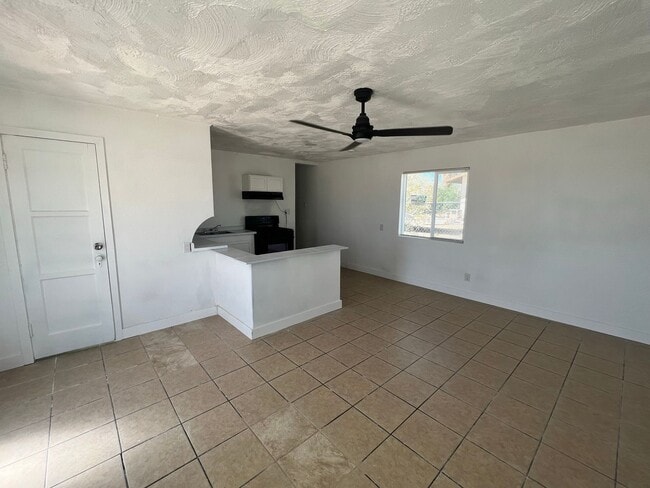 Building Photo - 2 Bedroom 1 Bath Home - Large Lot - Close to 29 Palms Marine Base