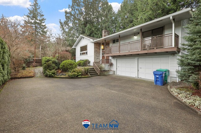 Primary Photo - Move in ready Ken Lake home with 4 bedroom...