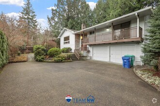 Building Photo - Move in ready Ken Lake home with 4 bedroom...