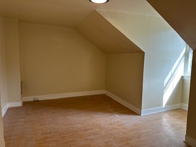 Building Photo - 111 N 17th St