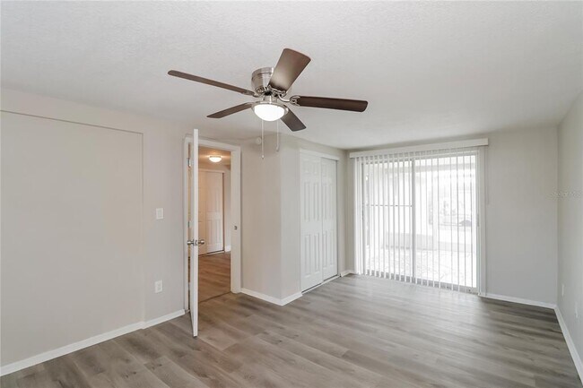 Building Photo - 5720 Chipper Dr