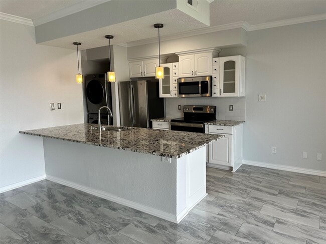 Building Photo - 351 Lakeside Ln