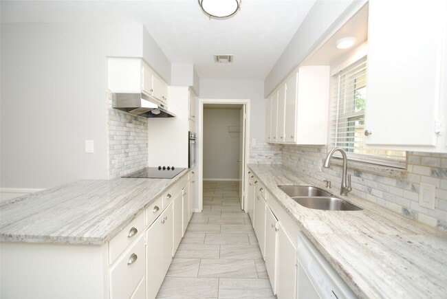 Building Photo - 10038 Briarwild Ln