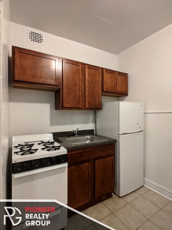 Building Photo - 4829 N Damen Ave