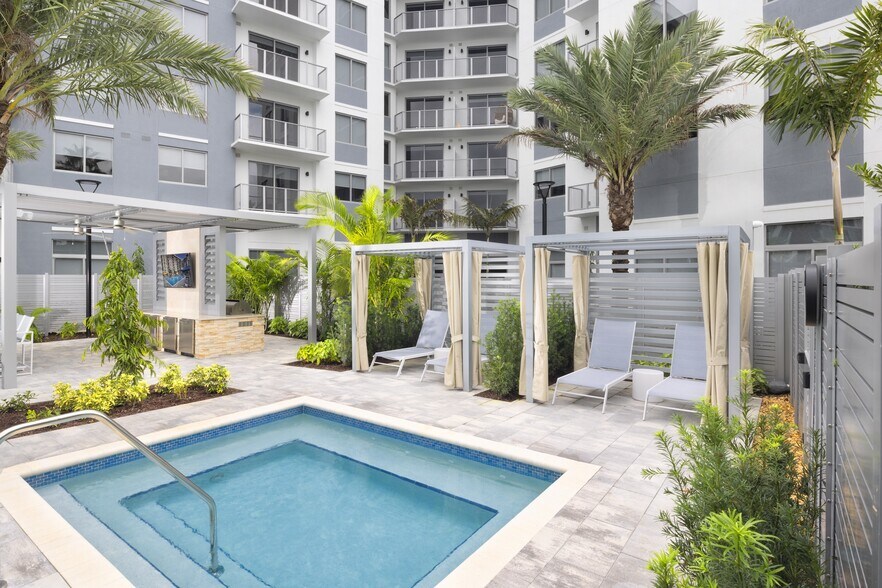Building Photo - The Marc at Palm Beach Gardens
