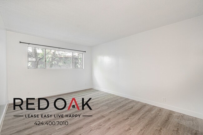 Building Photo - 10535 Lindley Ave