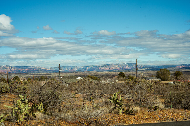 Red rocks views - 887 E Peila Ave