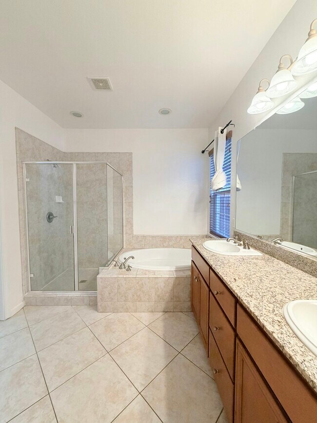 Building Photo - 252 W Terraza Way