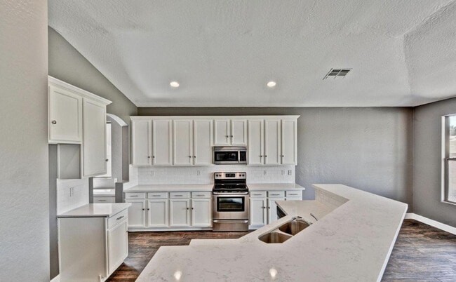 Building Photo - 14284 W Woodbridge Ave