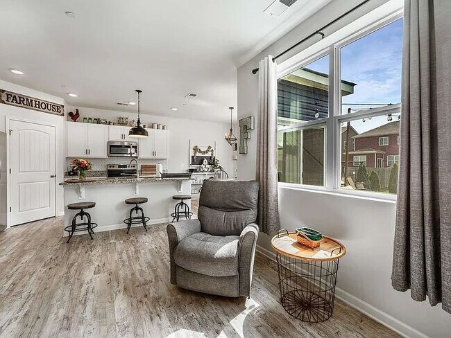 Building Photo - 324 Victory Cir